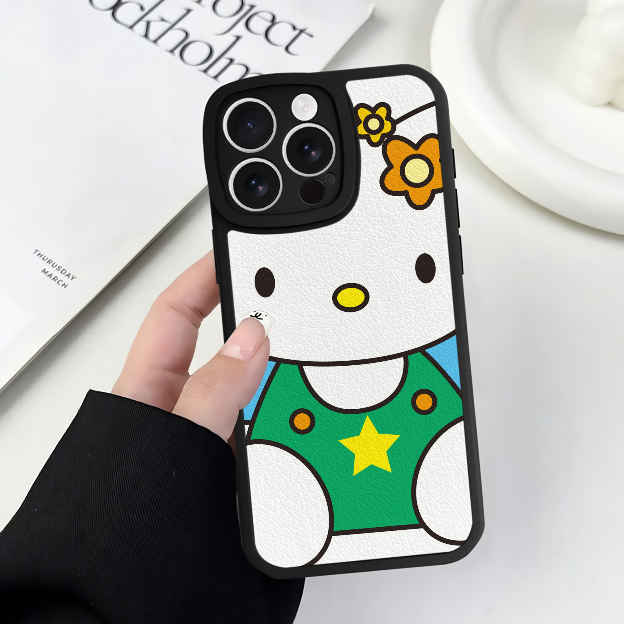 （画像用） Hello Kitty ハローキティ 【iPhone 16シリーズ対応】シリコンスマホケース（レザー調） 材質：シリコン